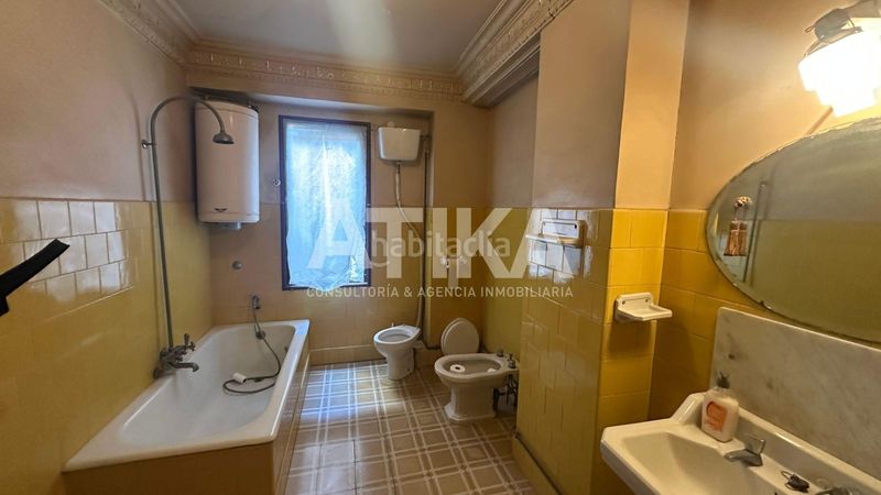 Foto b3d9fb98-f0b6-4cfd-a8cf-a1377cbbbd55. Casa amb calefacció a Centro Ontinyent