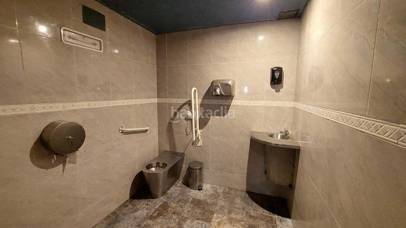 Foto b611cfd5-7b54-444f-8eba-6e6b8b46ad63. Local comercial local en venta en calle navarra esquina con calle zaragoza en Salou