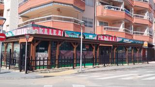 Geschäftsraum in Mar i Camp - Platja dels Capellans. Local en venta en calle navarra esquina con calle zaragoza
