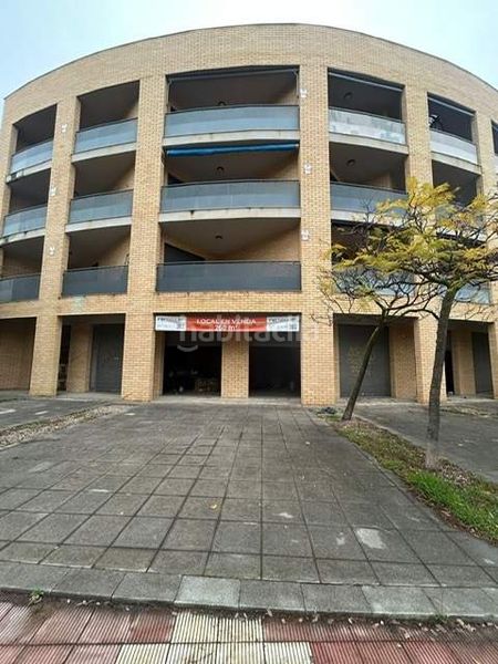 Foto 30fa03b4-e956-4c54-b560-9b53e6d8249b. Local comercial a Els Esquirols Cambrils