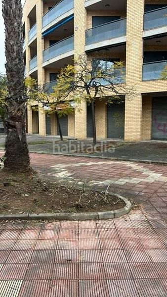 Foto 77a85605-e1be-47f8-8904-bf9141d3b626. Local comercial a Els Esquirols Cambrils