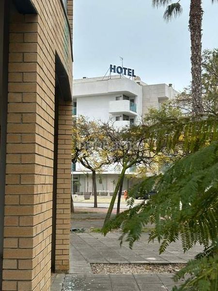 Foto b6eccb1d-d054-4d11-9c48-96ec79eee8cb. Local comercial a Els Esquirols Cambrils