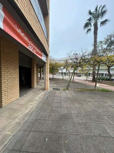 Foto c3f92db2-94f1-4919-a586-2b2615d67fe3. Local comercial a Els Esquirols Cambrils