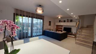 Reihenhaus in Barenys. Chalet adosado en barenys