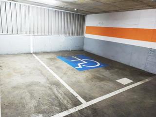 Aparcament cotxe  Valencia - rafael janini. Plaza de garaje para minusválidos junto blasco ibañez