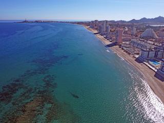 Piso  Calle calle gran vía manga. Se vende piso en las nuevas sirenas en la manga del mar menor co