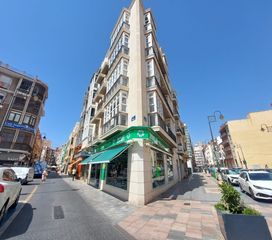 Pis  Calle salitre. Se vende oficina con posibilidad de transformarlo en vivienda en