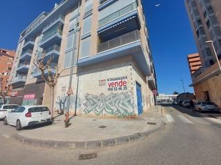 Local Comercial  Calle antonio lauret navarro. Se vende local comercial en zona hispania y mandarache con 300 m