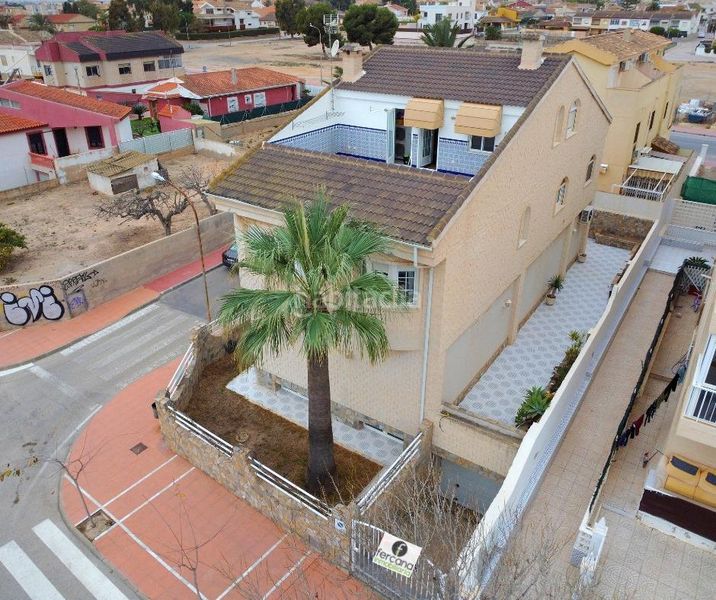 Foto 9caf62b4-85fb-469f-8084-feaf71a69386. Chalet se vende precioso chalet en Santiago de La Ribera con amplio sótano, jardín y terraza en San Javier
