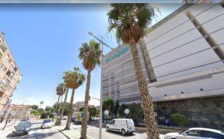 Geschäftsraum in Ciudad Jardín. Se vende local comercial de 2100 m2 cercano al corte inglés y ra