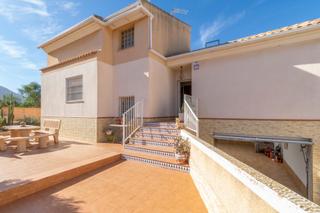 Chalet in Calle loma de canteras 48. Aquí está tu chalet con piscina en loma de canteras