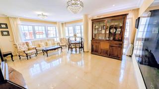 Appartement  Calle de la osuna. Se vende exclusivo piso de 4 dormitorios en el corazón de la uni