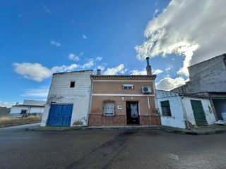 House  Barrio barrio caravaca. Se vende vivienda con dos plantas en isso, hellín