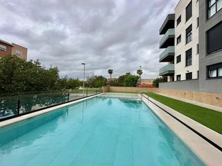 Location Appartement  Calle calle paz belgrado. Se alquila piso de 3 dormitorios, 2 baños, terraza, pz de garaje