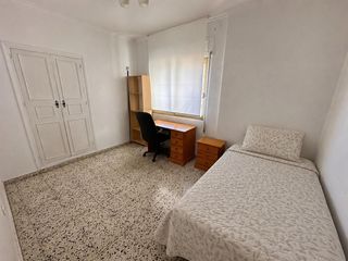 Rent Flat  Calle carlos iii. Se alquila piso para estudiantes en carlos iii con 4 dormitorios