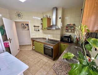 Etagenwohnung in Paseo alfonso xiii. Se vende piso en paseo alfonso xiii junto a la universidad con 3