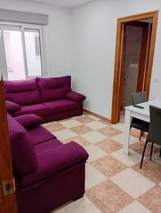 Affitto Appartamento in Ensanche. Se alquila piso para estudiantes con 4 dormitorios y 2 baños en