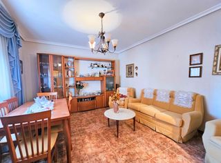 Flat  Alameda de san anton. Se vende amplio piso de 4 dormitorios en alameda de san antón ju