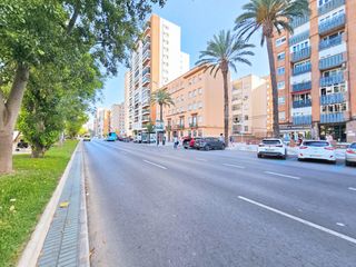 Pis  Alameda de san anton. Se vende amplio piso de 4 dormitorios en alameda de san antón ju
