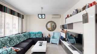 House in Calle puerto del rosario. Dúplex 4 dormitorios con cochera y terraza en molinos marfagones