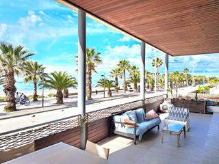 Piano terra in Les Salines-Pla de Sant Pere. Planta baixa davant del mar