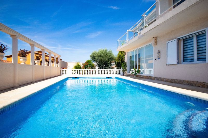 Foto ed847d28-1494-454f-9760-703cd0a10b6a. Casa amb calefacció aparcament piscina a Nord Roses