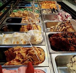 Traspàs Local Comercial a Carmençó. Traspaso de negocio  actualmente gelatería en empuriabrava