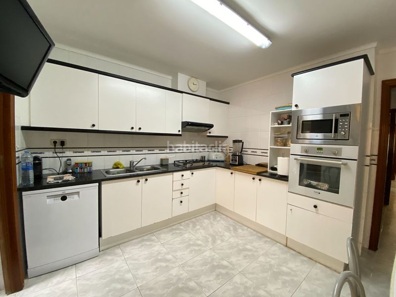 Foto 8229e175-93eb-4167-a367-90b8e5f56042. Flat with heating in Centre Roses