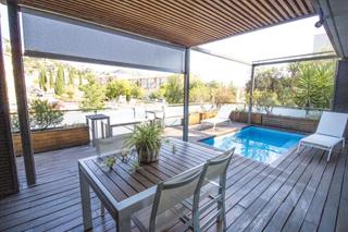 Casa in Els Grecs-Mas Oliva. Espectacular casa de diseño con piscina y amplios espacios en el