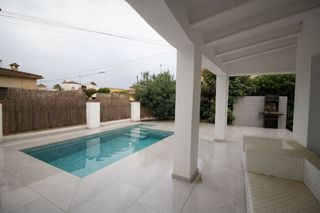 Casa en Carmen��. Magn�fica casa reformada de una sola planta con piscina privada