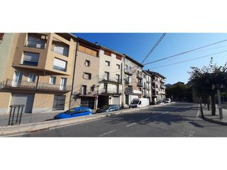 Piso en Pobla de Lillet (La). Local, almacén y piso en el centro de la pobla de lillet