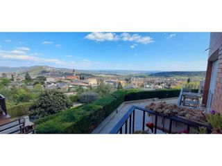 Casa  Calle roca de la pila. Casa unifamiliar a la venta en berga