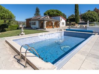 Casa a Berga. Chalet con piscina en venta en berga