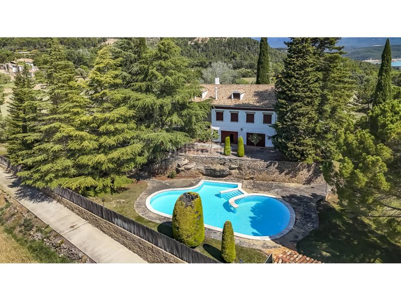 Foto c162a379-84b3-490a-8db2-9b33184321cf. Casa  senyorial a en Riner