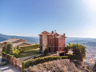 Chalet à Berga. Xalet en venta en berga