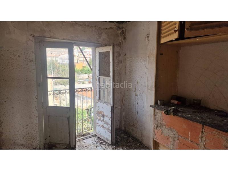 Foto 108dab44-3a44-4251-99ca-296b634c4592. Casa  para reformar en el centro ideal para inversores o para personalizar a tu gusto. en Berga