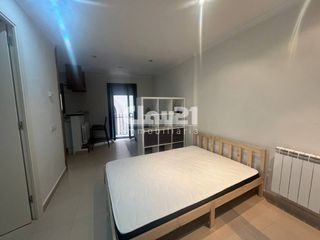 Pis  Calle pompeu fabra. Leer con atención actualmente la vivienda está alquilada.   vent