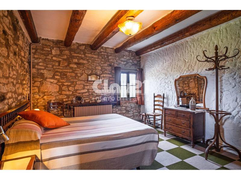 Foto 6f8927fb-87af-4abc-a6e5-32431439d3ec. Masía masia en venta en Borredà