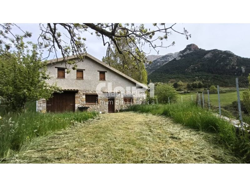 Foto ec9df886-786b-40c3-9d45-07893da1c1b6. Casa amb aparcament a Gósol