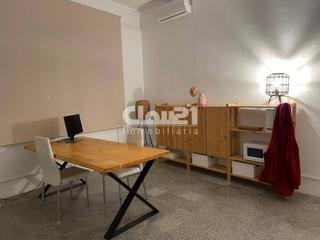 Local commercial à Poble Nou. Local en venta en manresa