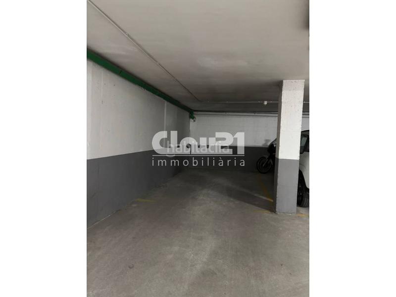 Foto 3b72769b-fd47-41c4-b660-3a02a014d345. Parking coche parquing en venta en Berga