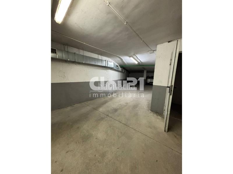 Foto 4b8248b3-e2a2-4493-91af-c2a844f82de5. Parking coche parquing en venta en Berga
