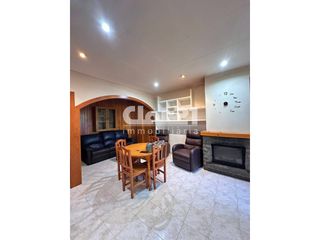 Pis  Calle llarg. Pin de venta en viladomiu nou