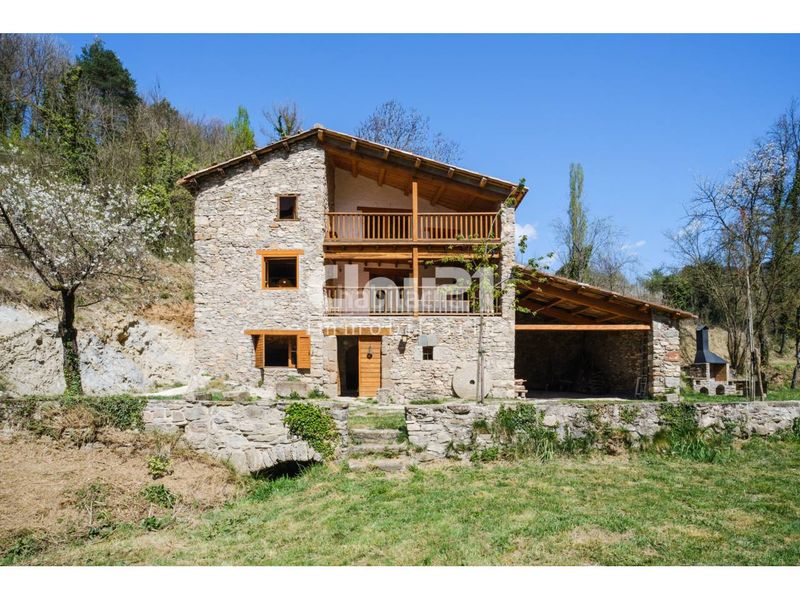Foto ff700ced-a33a-43e0-9281-5a5319add514. Masía molí de dalt masiamolí del s.xv a . una joya única en el berguedà. en Borredà
