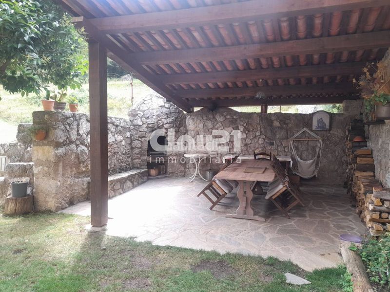 Foto c35ad040-b964-44dd-967a-6bc8447864a2. Masia a Saldes