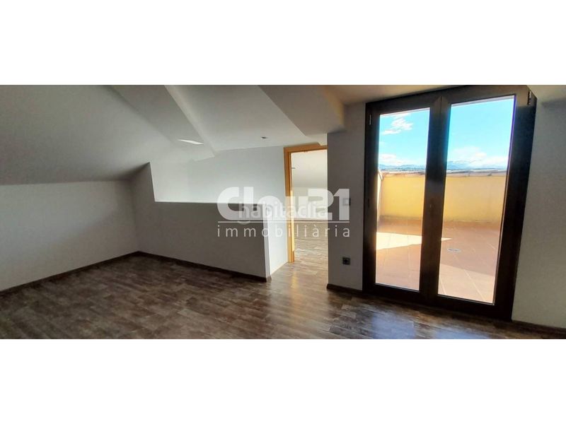 Foto 4e1cc0c7-dca2-46d4-8b5c-e4f39cc25b0c. Rent duplex with heating parking in Avià