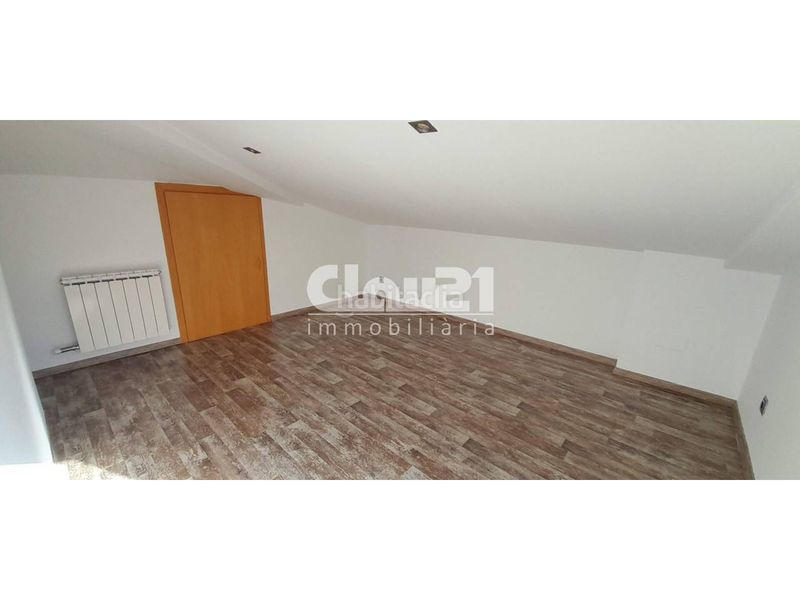 Foto db92a19f-a929-49fe-b5ad-e6a3df4c7e1d. Rent duplex with heating parking in Avià