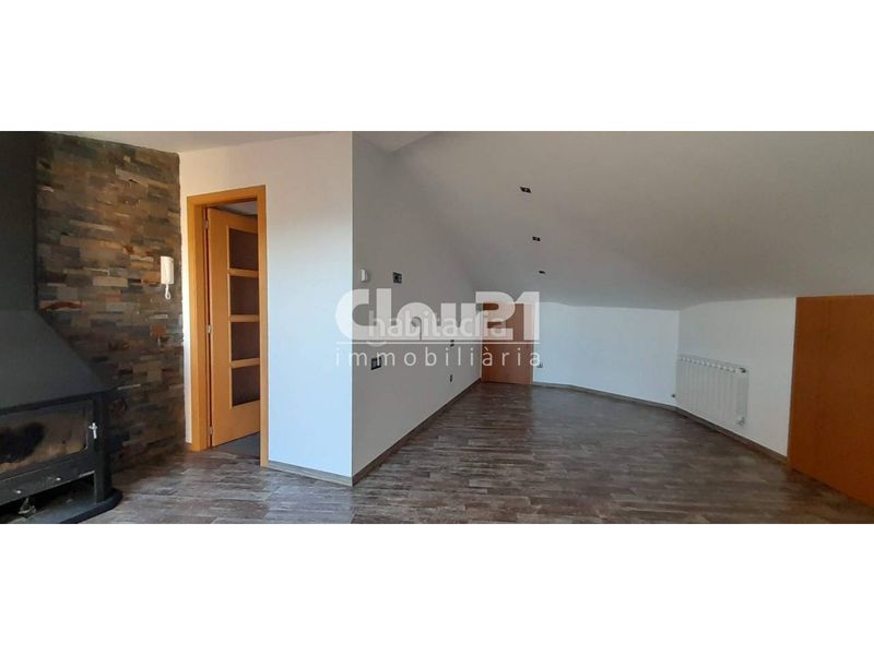 Foto f31f3382-59c6-466c-bc51-067cda895ee4. Rent duplex with heating parking in Avià