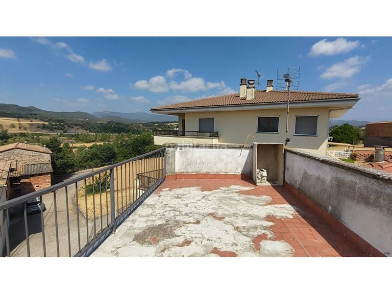 Foto 1594080d-d30d-475d-958f-0cfc77aa1f00. Casa amb aparcament a Gironella