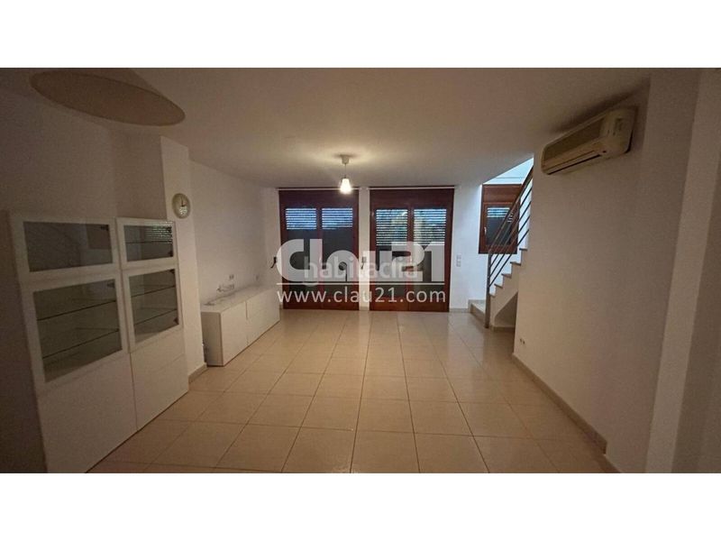 Foto cde5e554-7508-42b0-944c-2b3a412c2e85. Dúplex amb calefacció aparcament a Avià